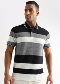 Zigzag Structured Black and White Stripes