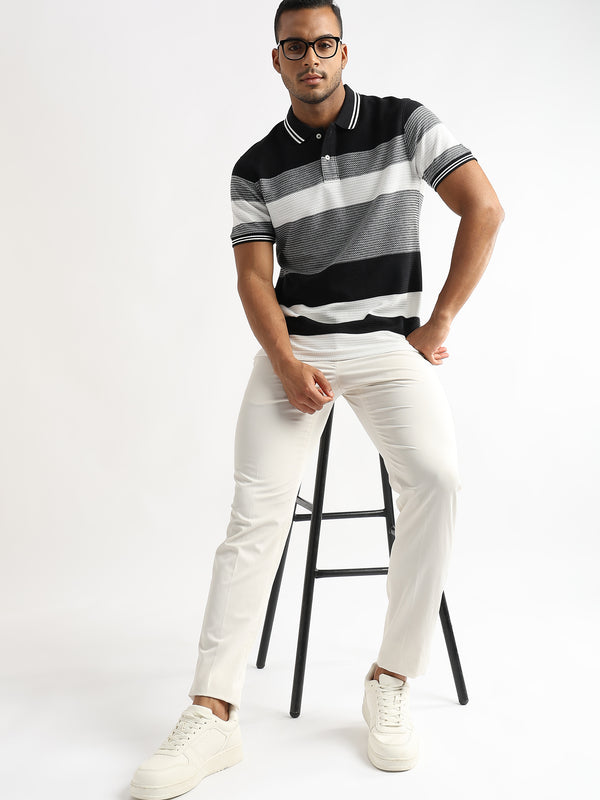 Zigzag Structured Black and White Stripes