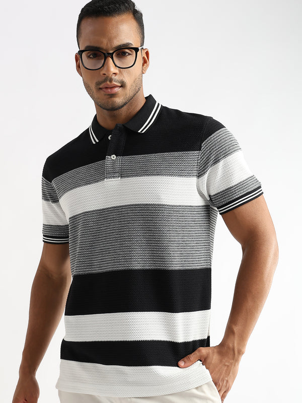 Zigzag Structured Black and White Stripes